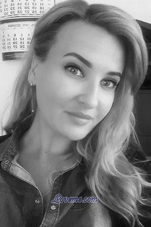 193112 - Julia Age: 37 - Russia